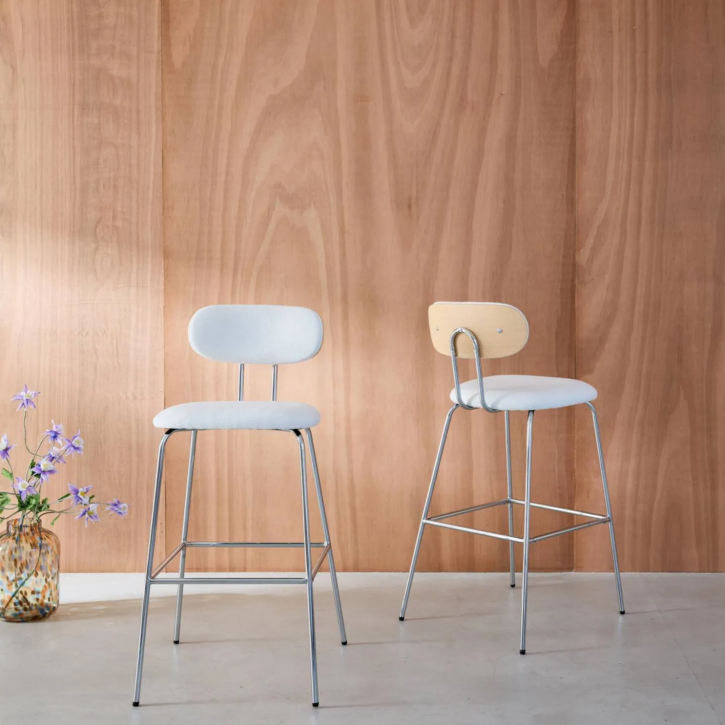 Barkruk met gebogen eikenhoutdecor en waterafstotende stof, chromen metalen poten (set van 2)