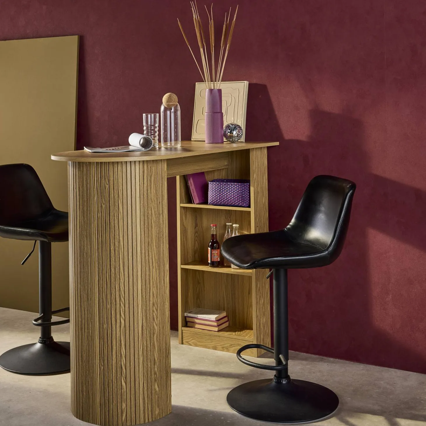 Bartafel, hoge keukentafel van houtdecor met opbergruimte