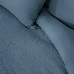 Beddengoedset in donkerblauw katoenen mousseline
