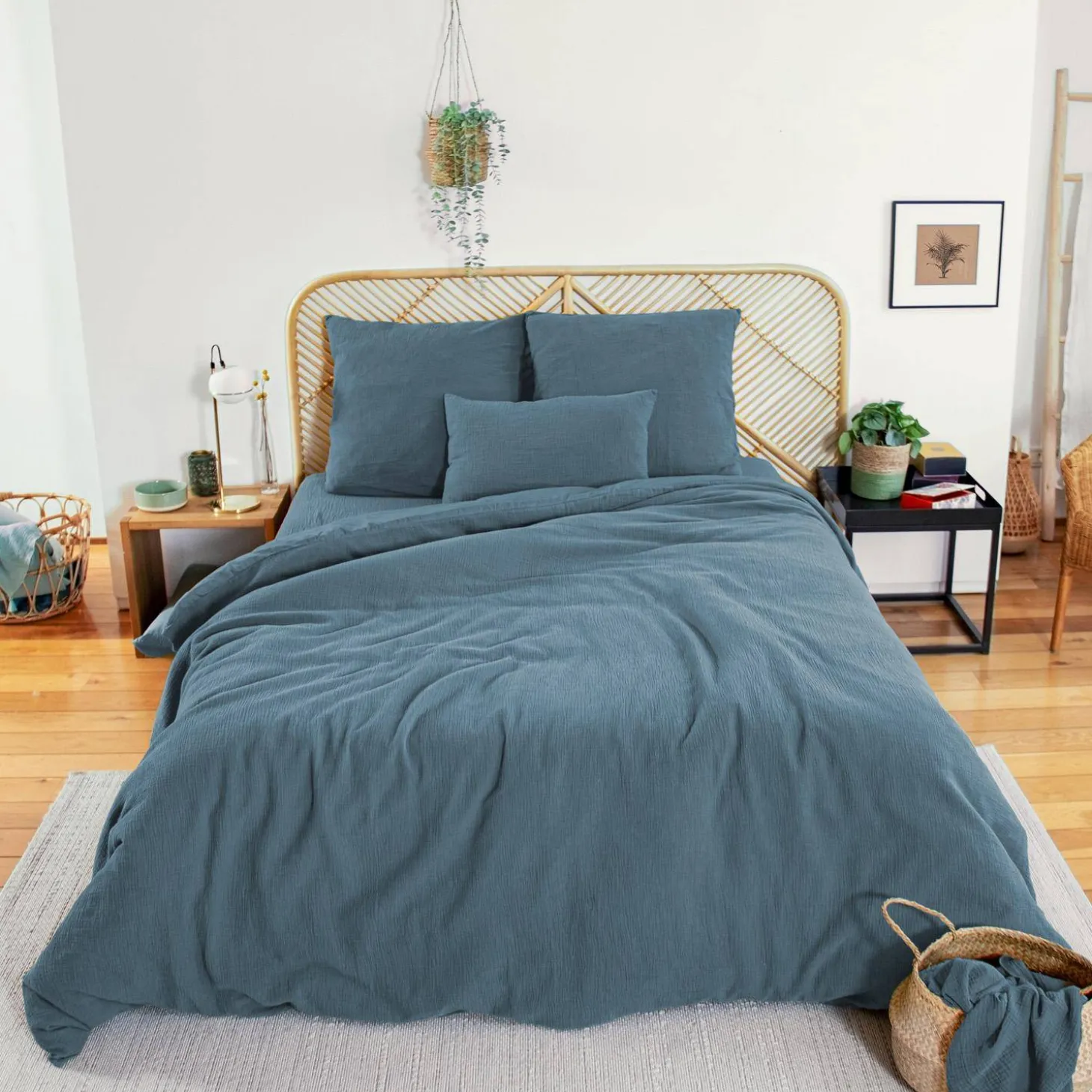 Beddengoedset in donkerblauw katoenen mousseline