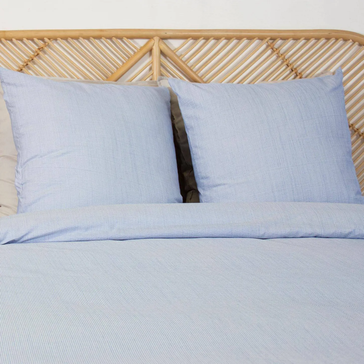 Beddengoedset met blauwe strepen microvezel