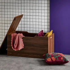 Bedeinde, walnootkleurig houtdecor
