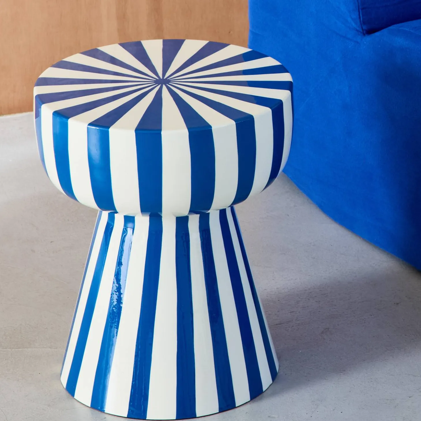Bijzettafel, nachtkastje geëmailleerd staal gestreept Ø34 x H41cm