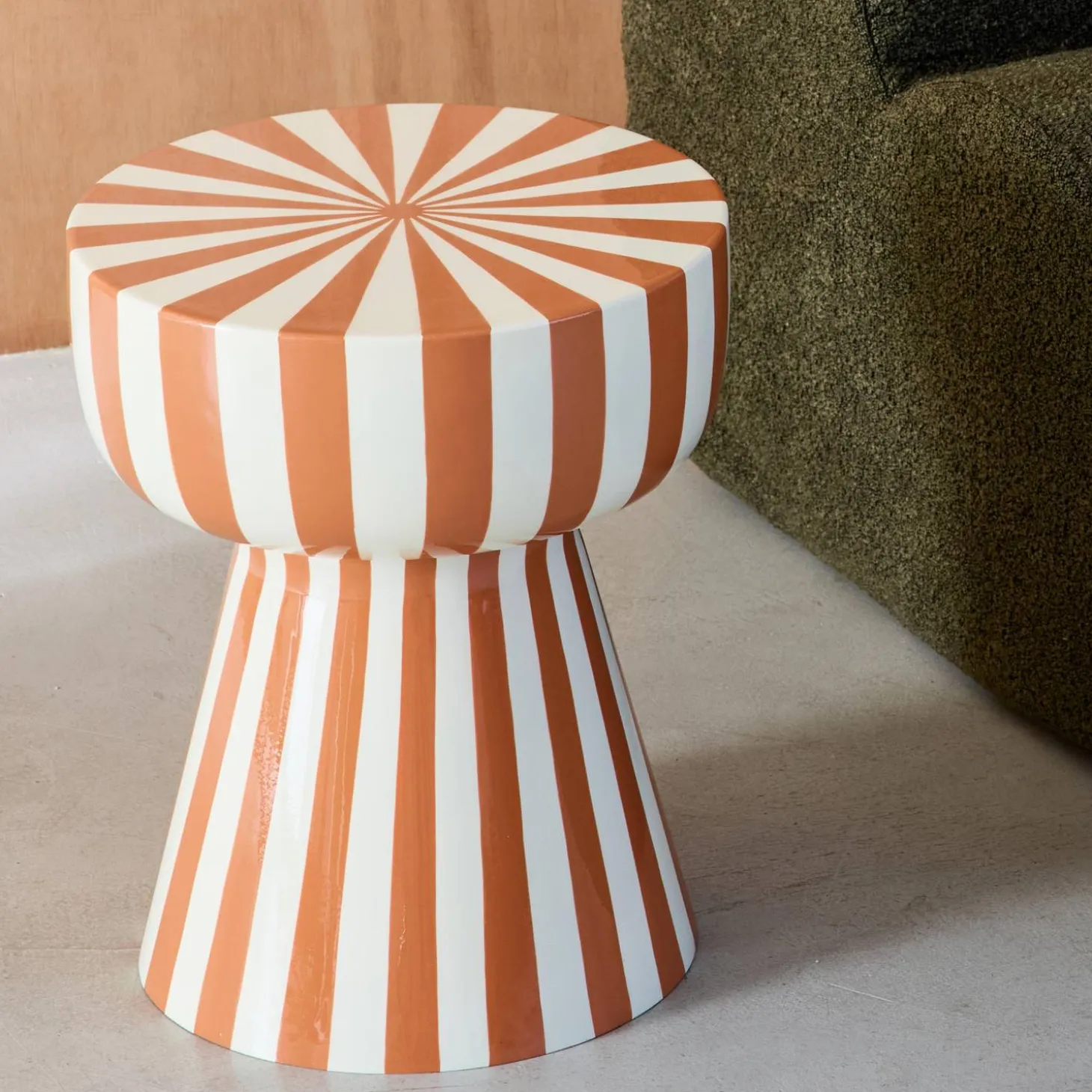 Bijzettafel, nachtkastje geëmailleerd staal gestreept Ø34 x H41cm