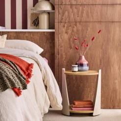 Bijzettafel op wieltjes van metaal en houtdecor