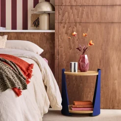 Bijzettafel op wieltjes van metaal en houtdecor