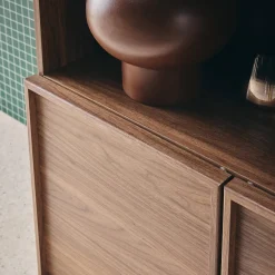 Boekenkast houtlook met 2 deuren 5 niveaus 80cm
