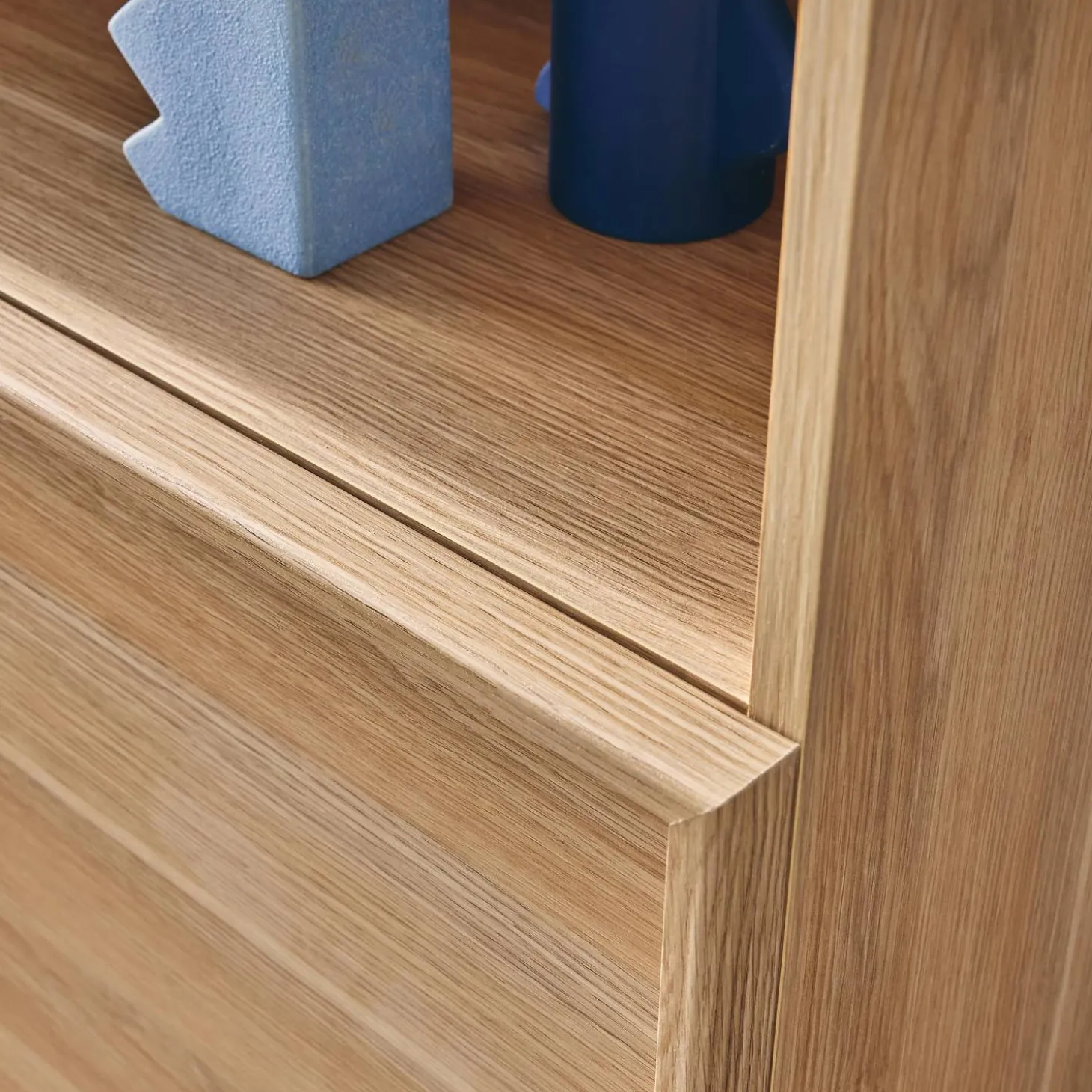 Boekenkast houtlook met 2 deuren 5 niveaus 80cm