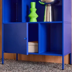 Boekenkast met 8 vakken en 2 deurtjes van metaal, industrieel