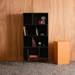 Boekenkast met 8 vakken en 2 deurtjes van metaal, industrieel