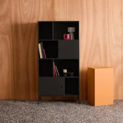 Boekenkast met 8 vakken en 2 deurtjes van metaal, industrieel