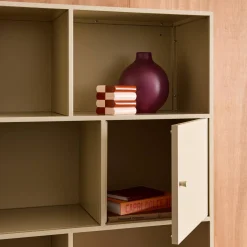 Boekenkast met 8 vakken en 2 deurtjes van metaal, industrieel