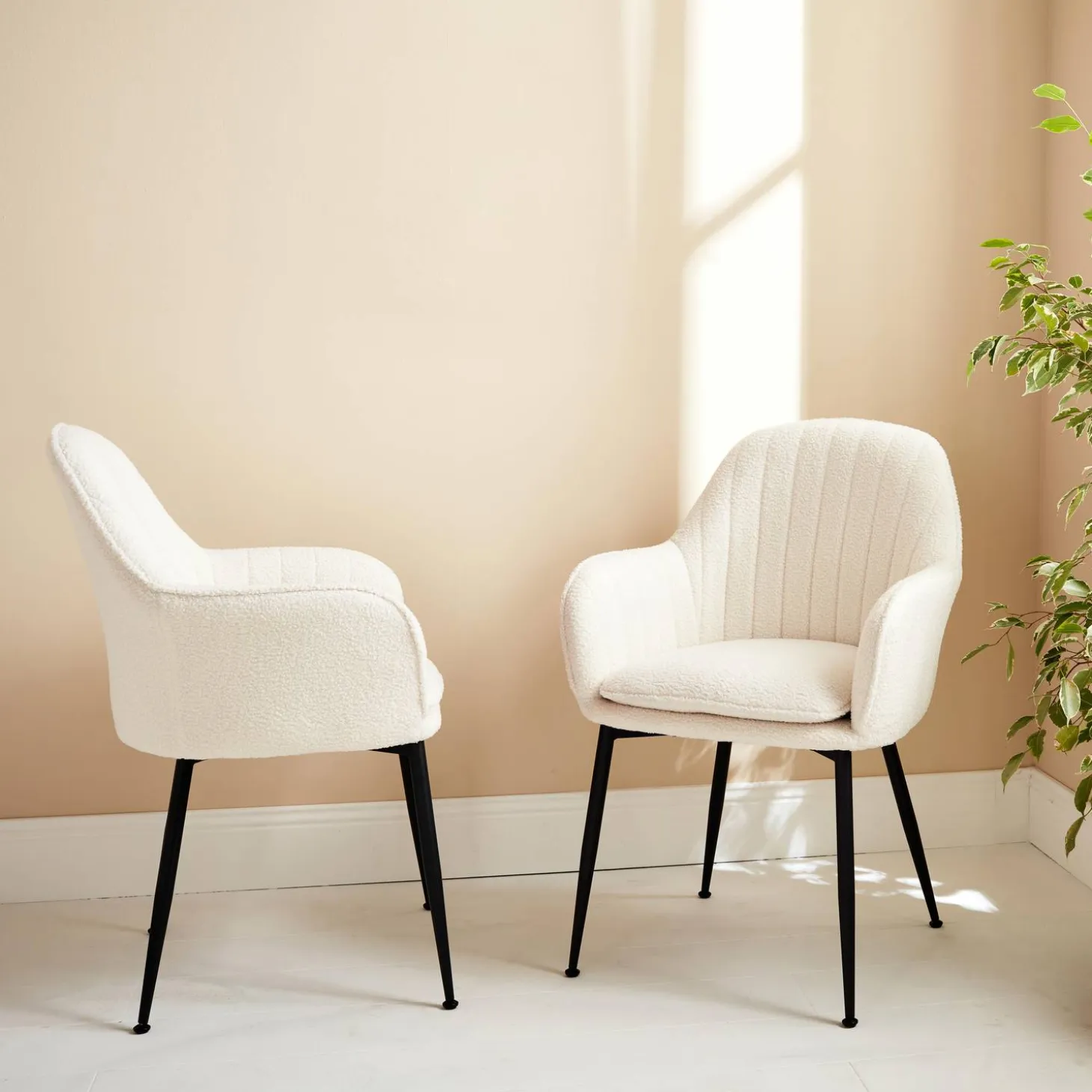Bouclé fauteuil met metalen poten (set van 2)