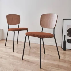 Bouclé zitting en houten rugleuning stoelen (set van 2)