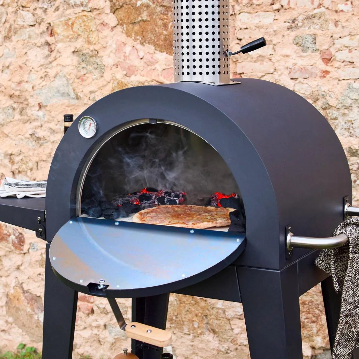 Buitenpizzaoven met neerklapbaar blad