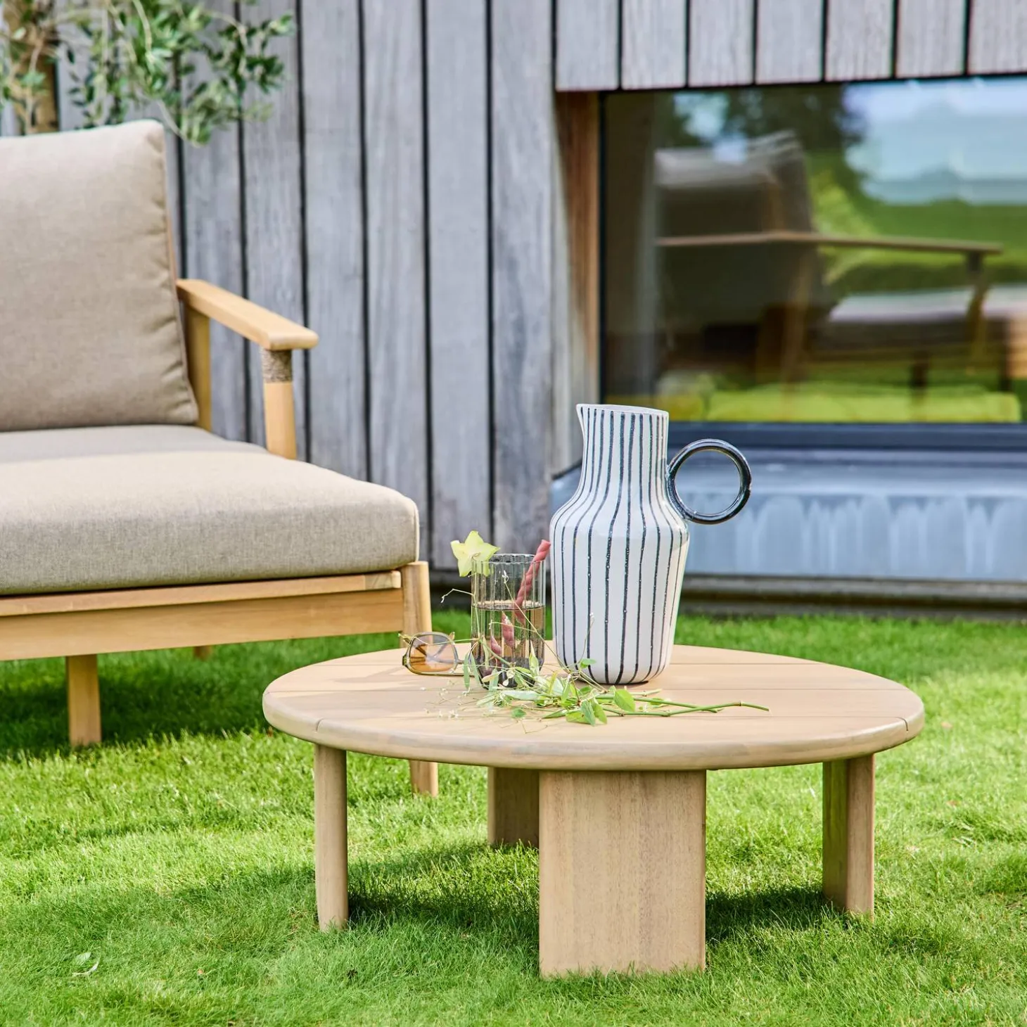 Buiten salontafel rond van acaciahout 70cm