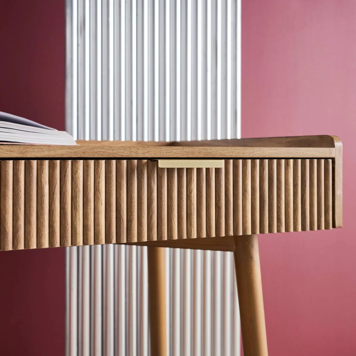Bureau met gegroefd mangohouteffect, 2 lades