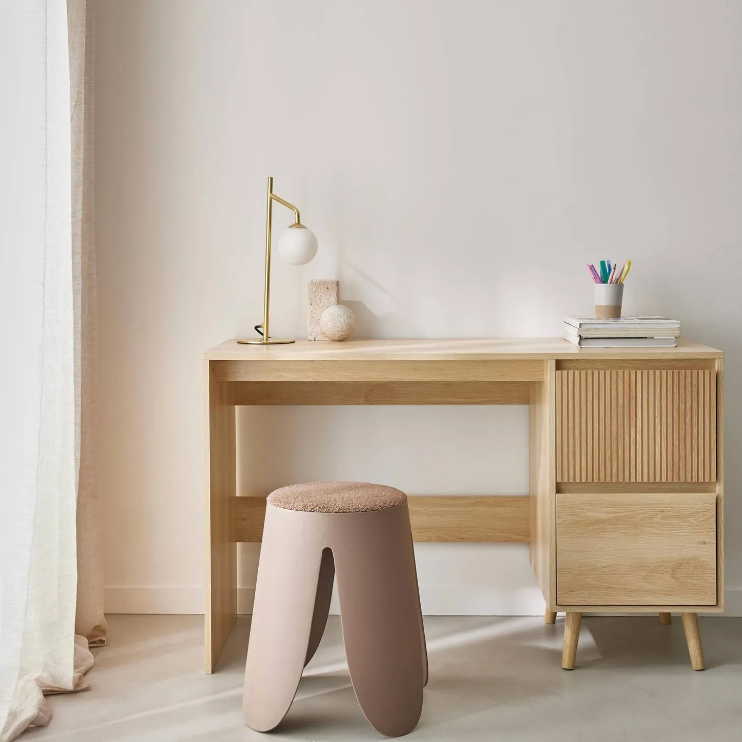 Bureau met 2 lades in Scandinavische stijl