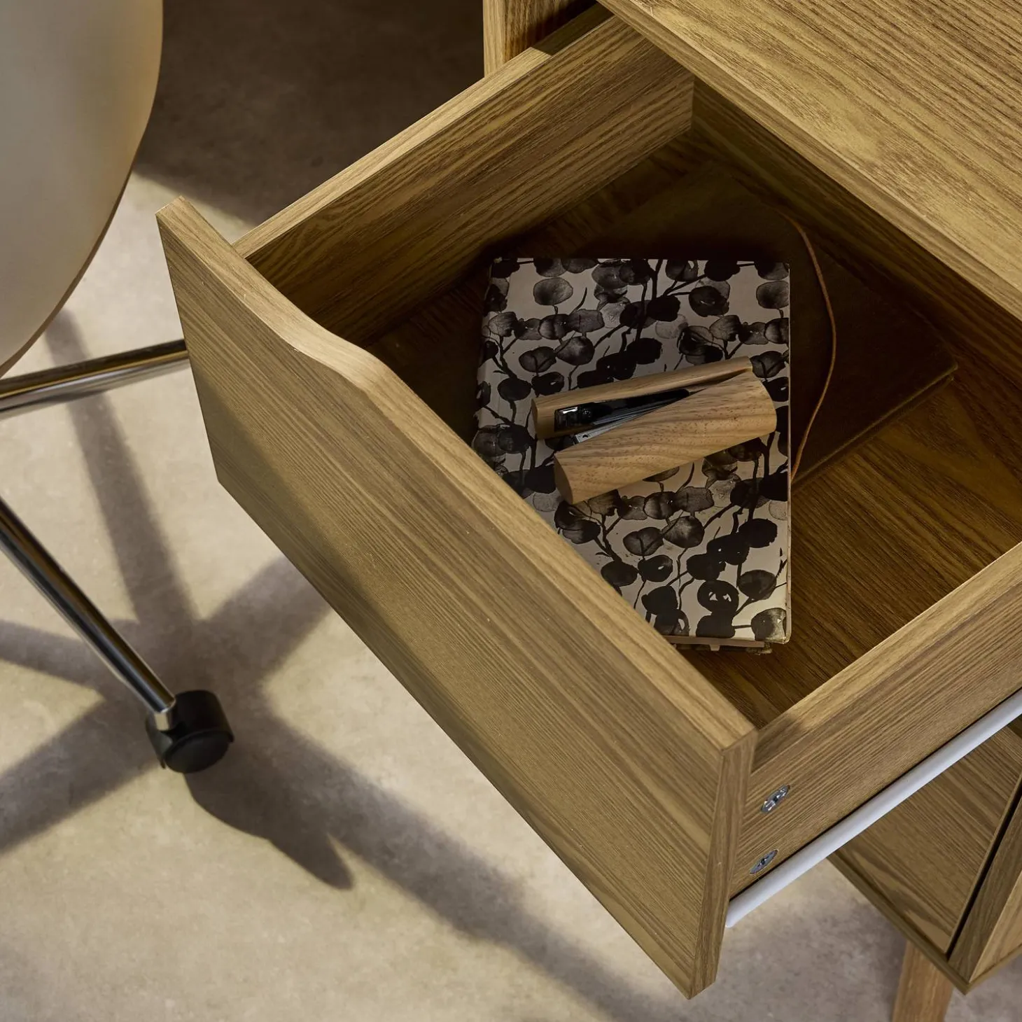 Bureau met 2 lades in walnootkleurig hout