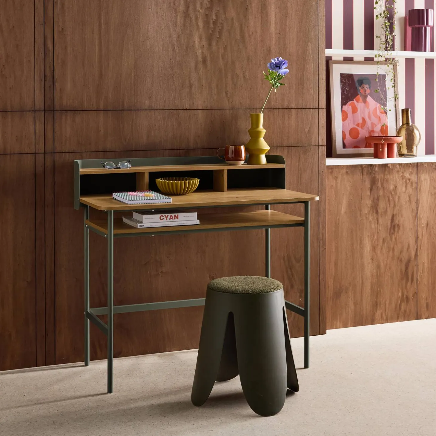 Bureau met open opbergruimte metaal en houtdecor