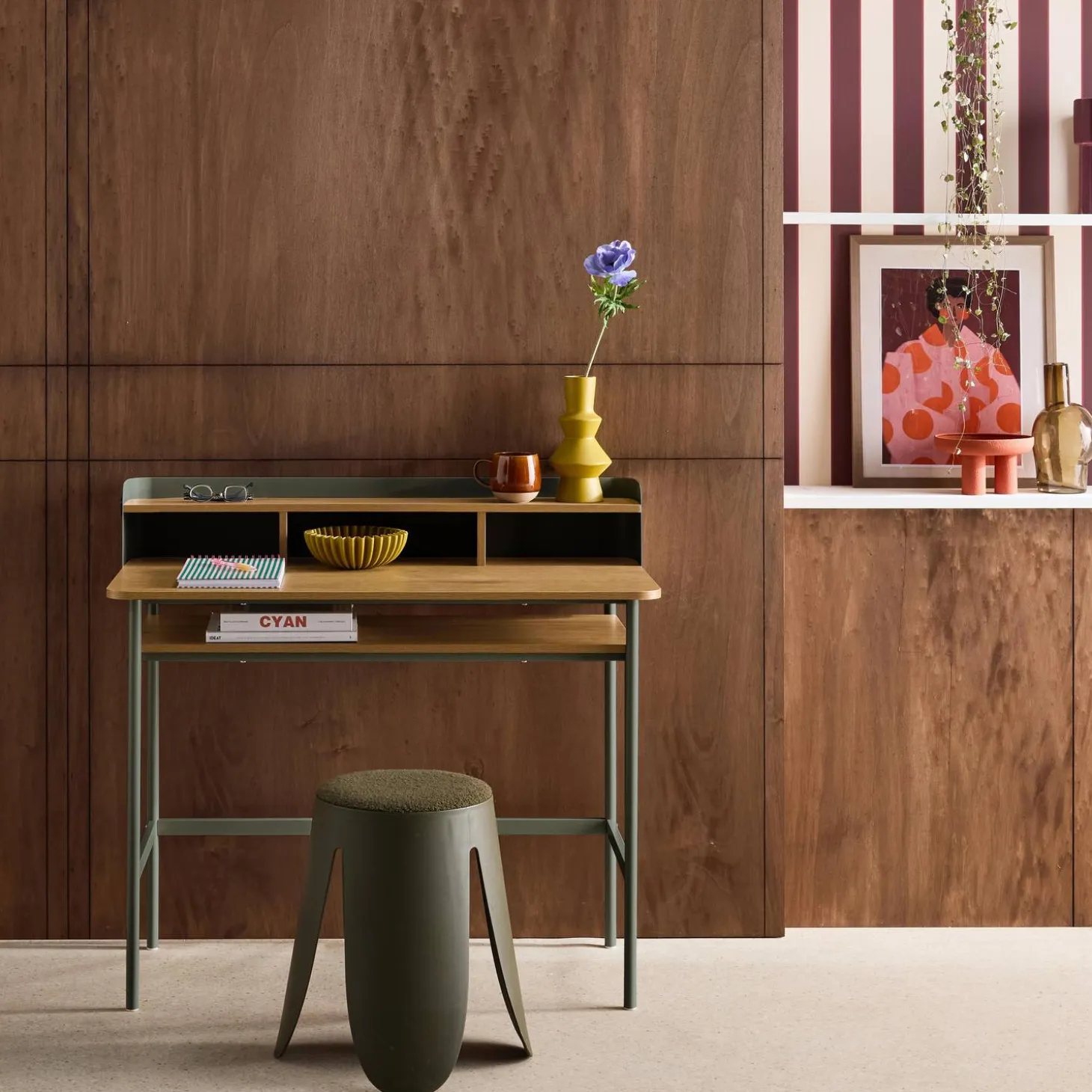 Bureau met open opbergruimte metaal en houtdecor