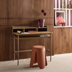 Bureau met open opbergruimte metaal en houtdecor