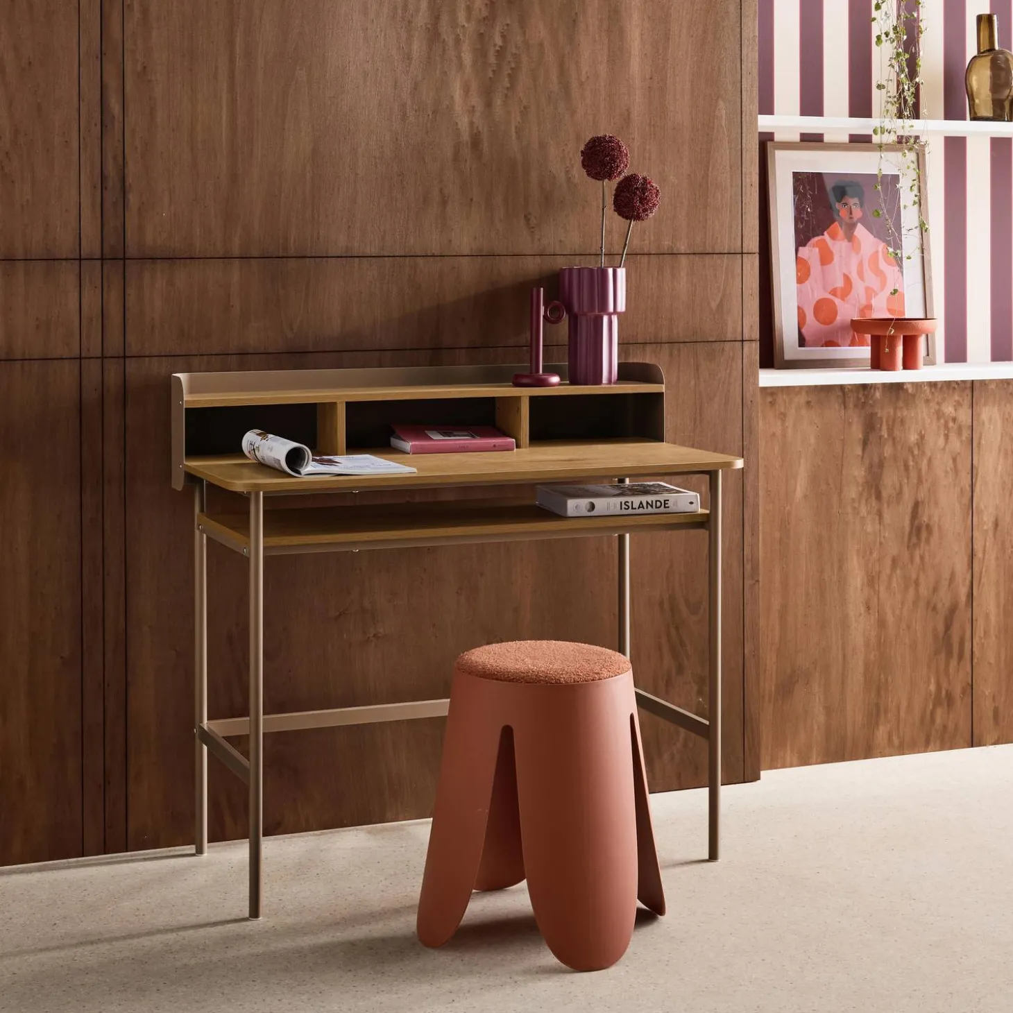 Bureau met open opbergruimte metaal en houtdecor