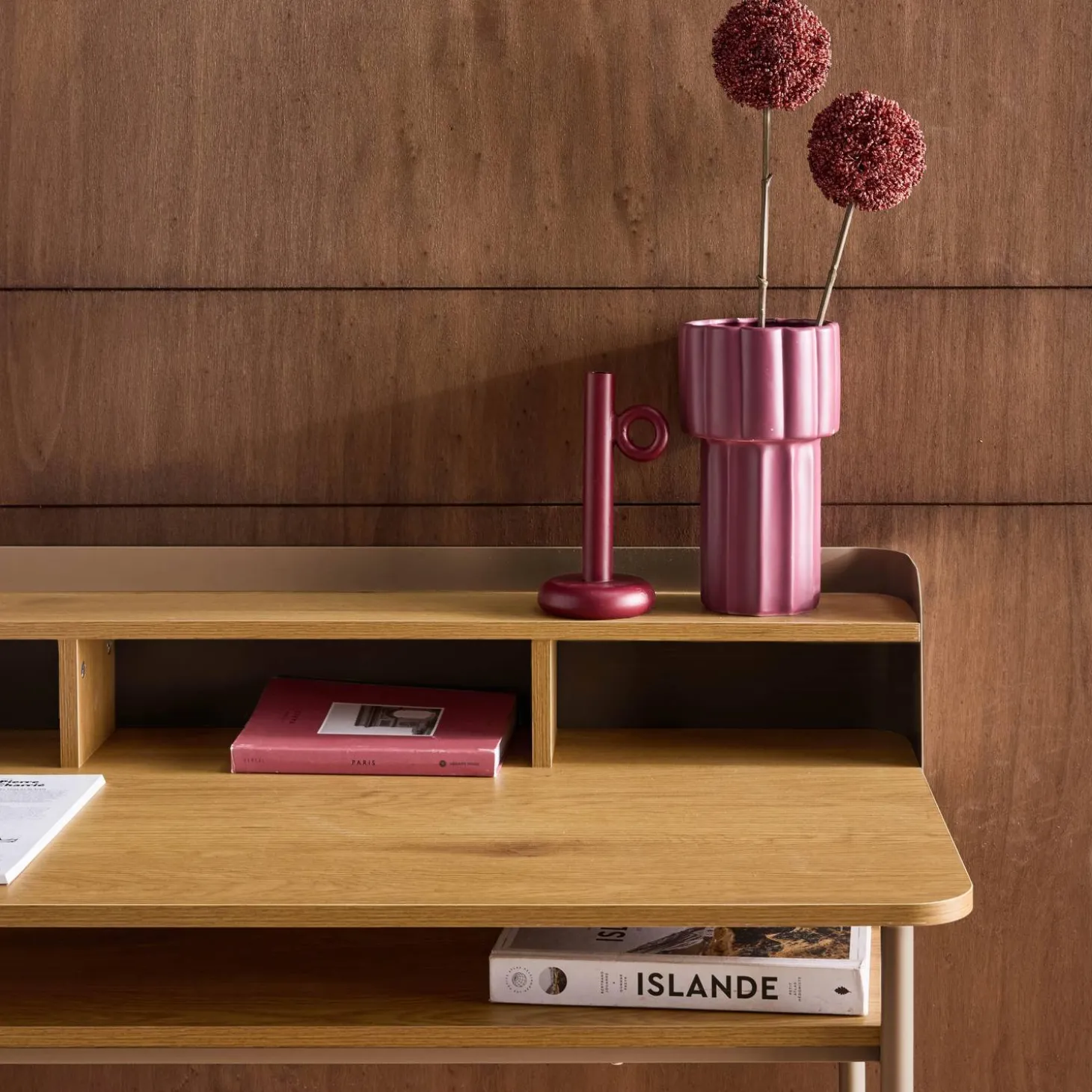 Bureau met open opbergruimte metaal en houtdecor