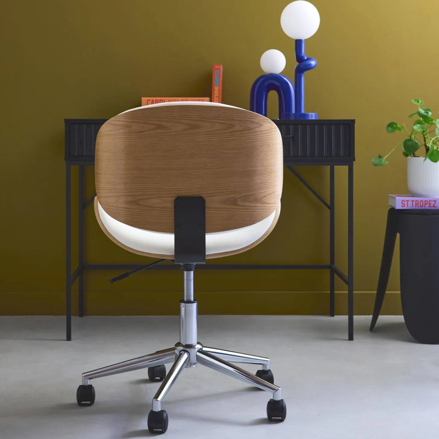 Bureaustoel met wielen, gebogen hout en kunstlederen afwerking