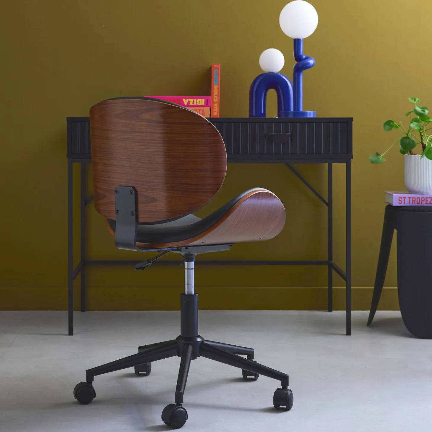 Bureaustoel met wielen, gebogen hout en kunstlederen afwerking
