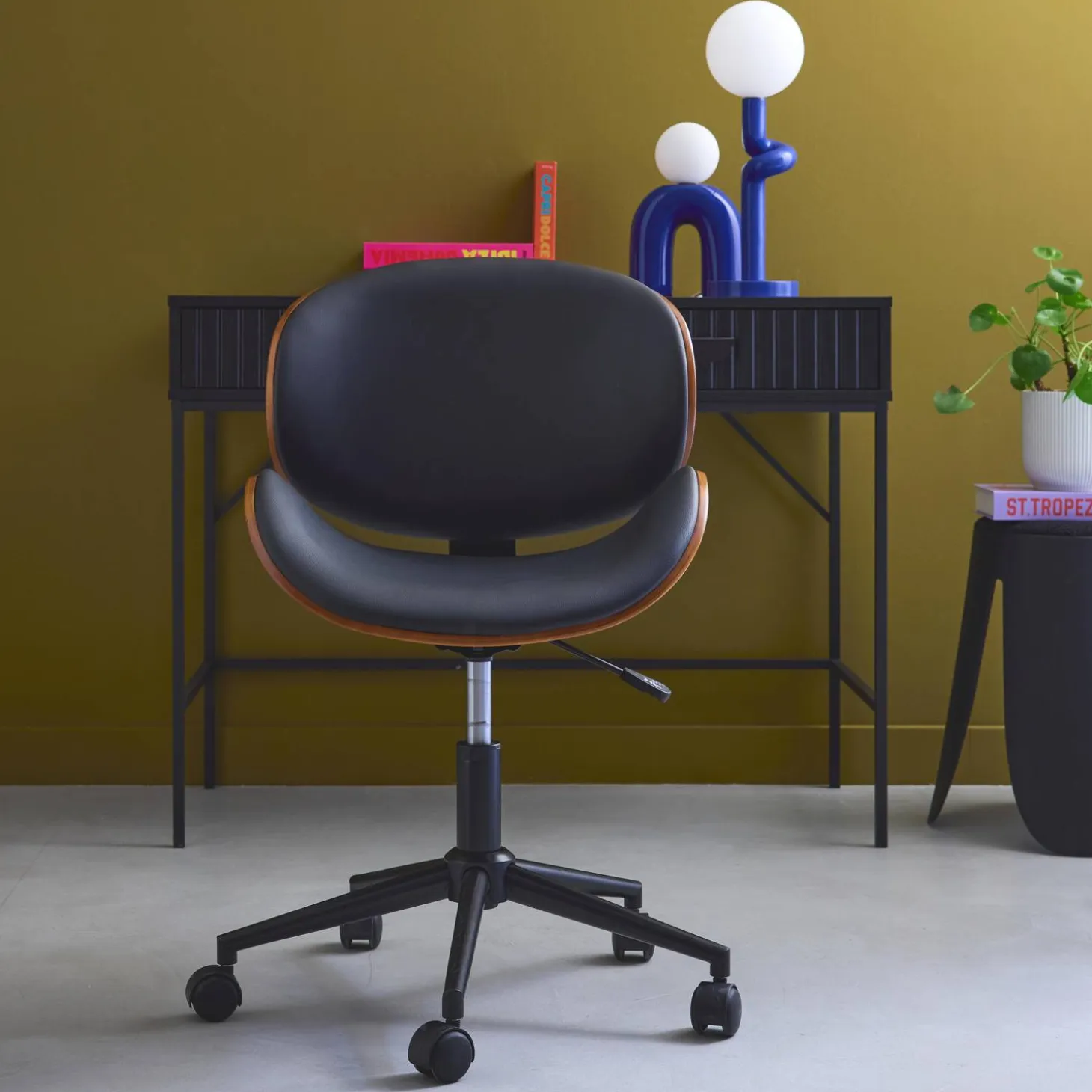 Bureaustoel met wielen, gebogen hout en kunstlederen afwerking