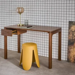 Bureau van rubberhout en eikenfineer, 1 lade