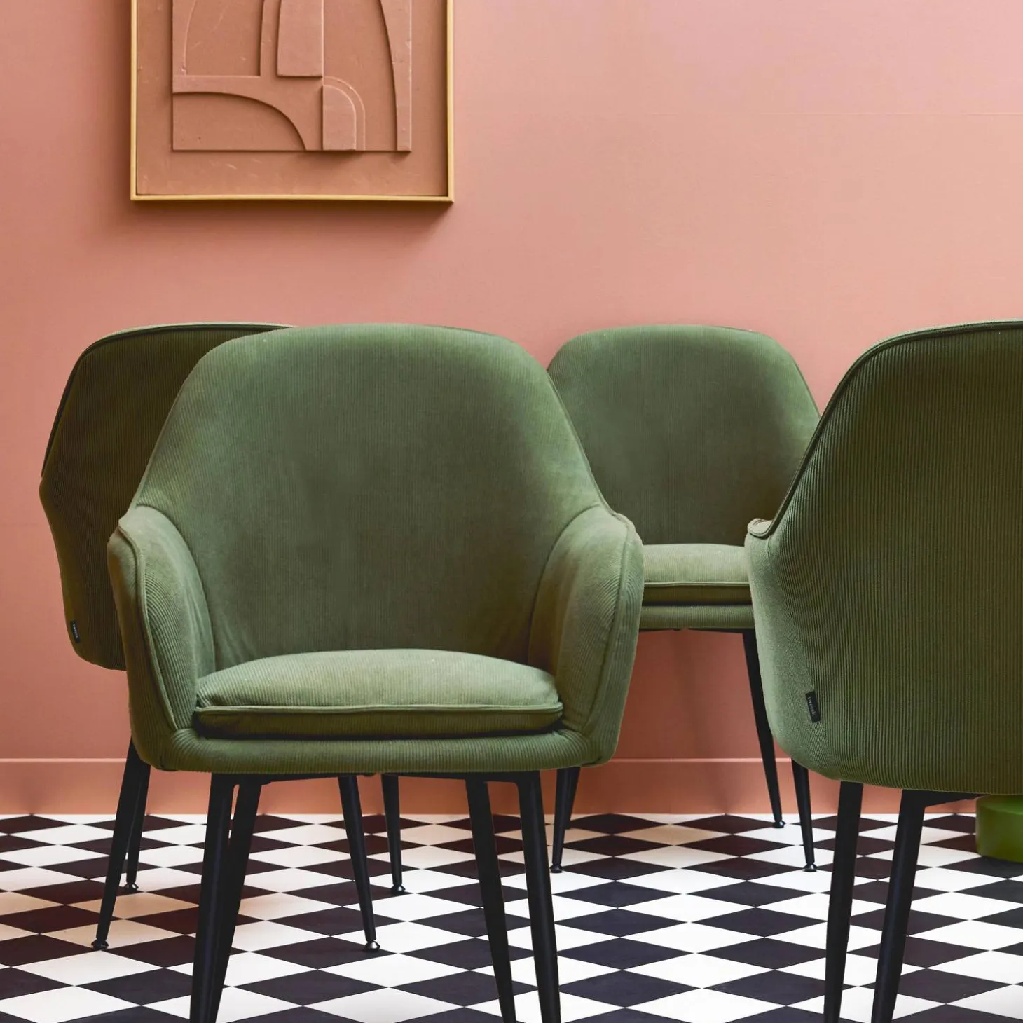 Corduroy fauteuil met matzwarte metalen poten (Set van 4)