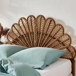 Donker rotan hoofdbord