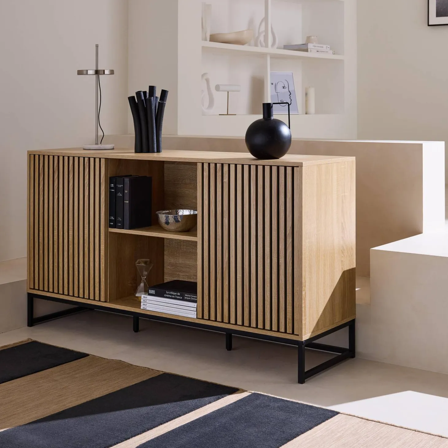 Dressoir met 2 deuren gegroefd houteffect en metaal 140cm