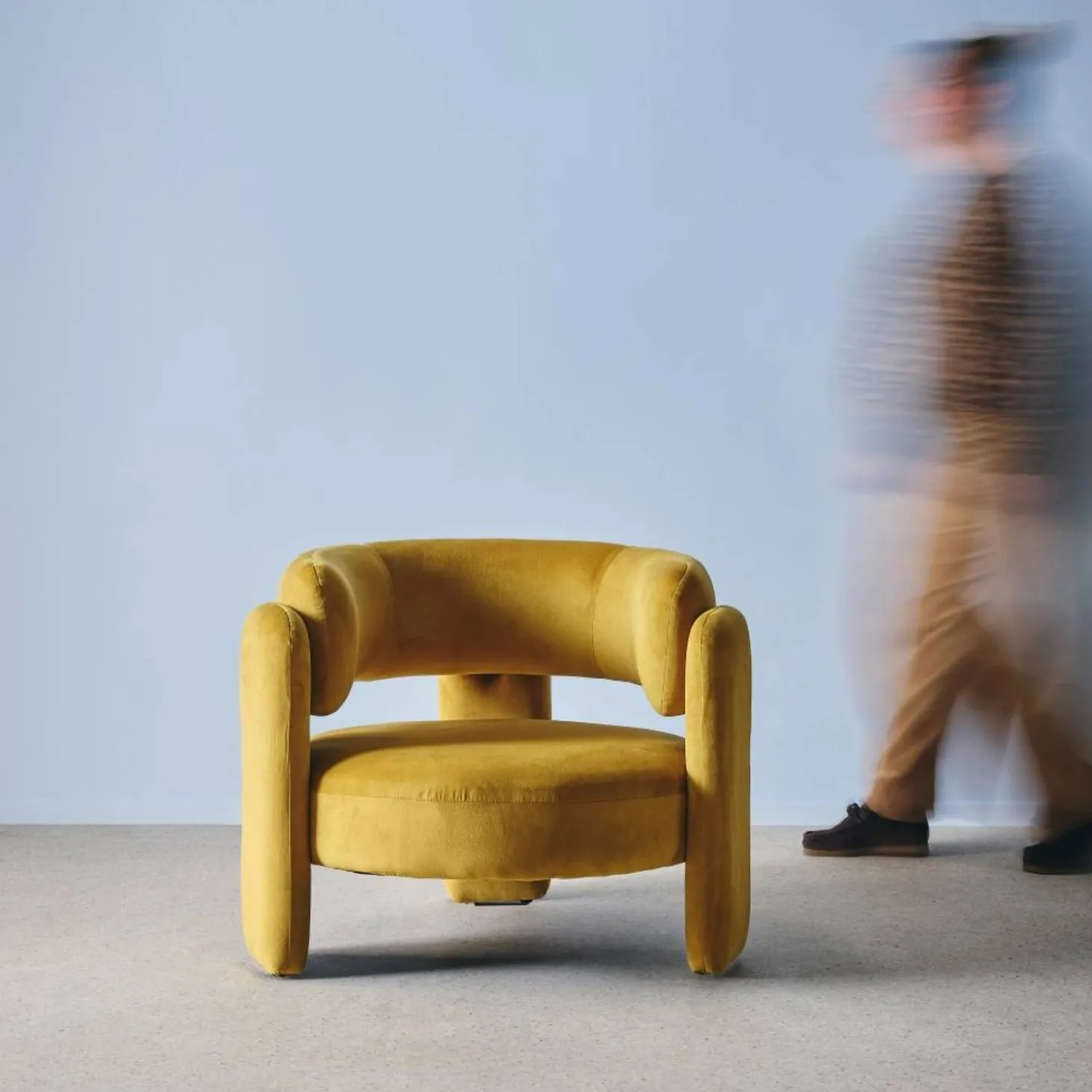 Driepoot fauteuil in fluweel