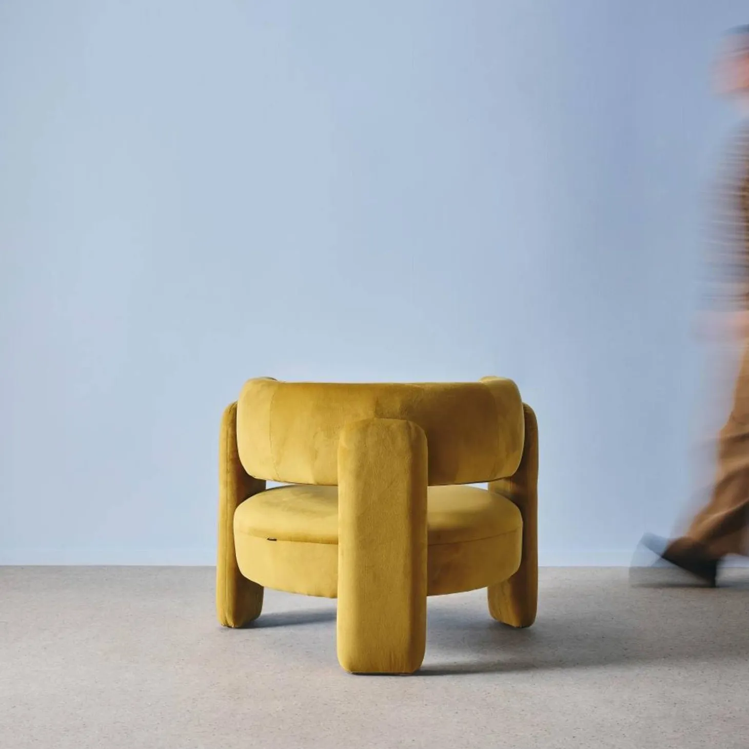 Driepoot fauteuil in fluweel