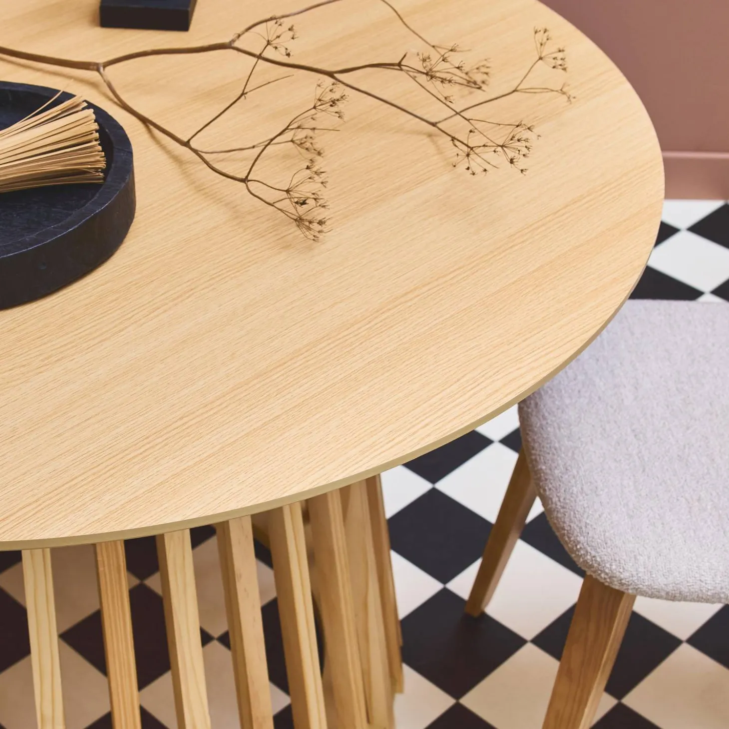 Eettafel met houteffect, sparrenhouten poten, 4 zitplaatsen