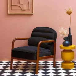Fauteuil met walnootkleurig hout en fluweel