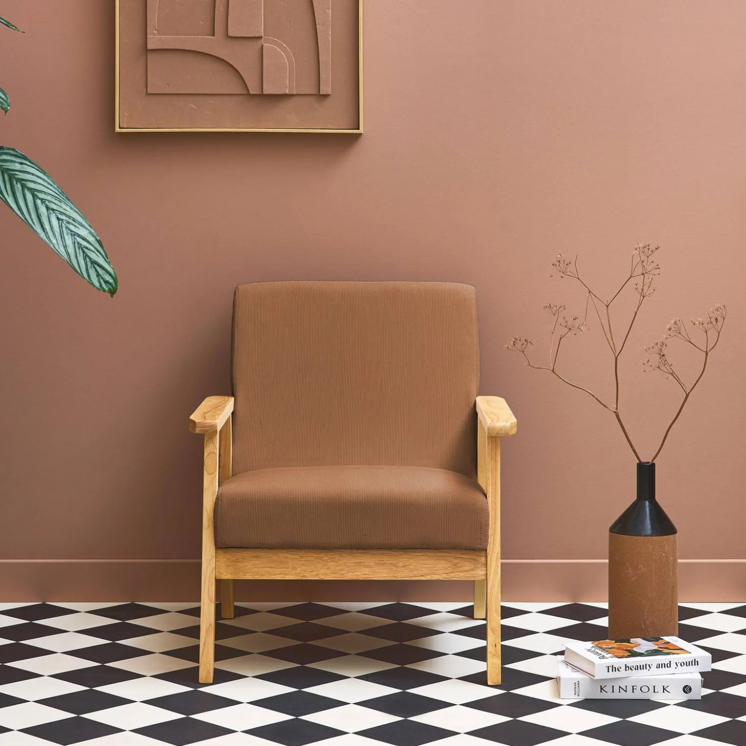 Fauteuil van hout met corduroy zitting