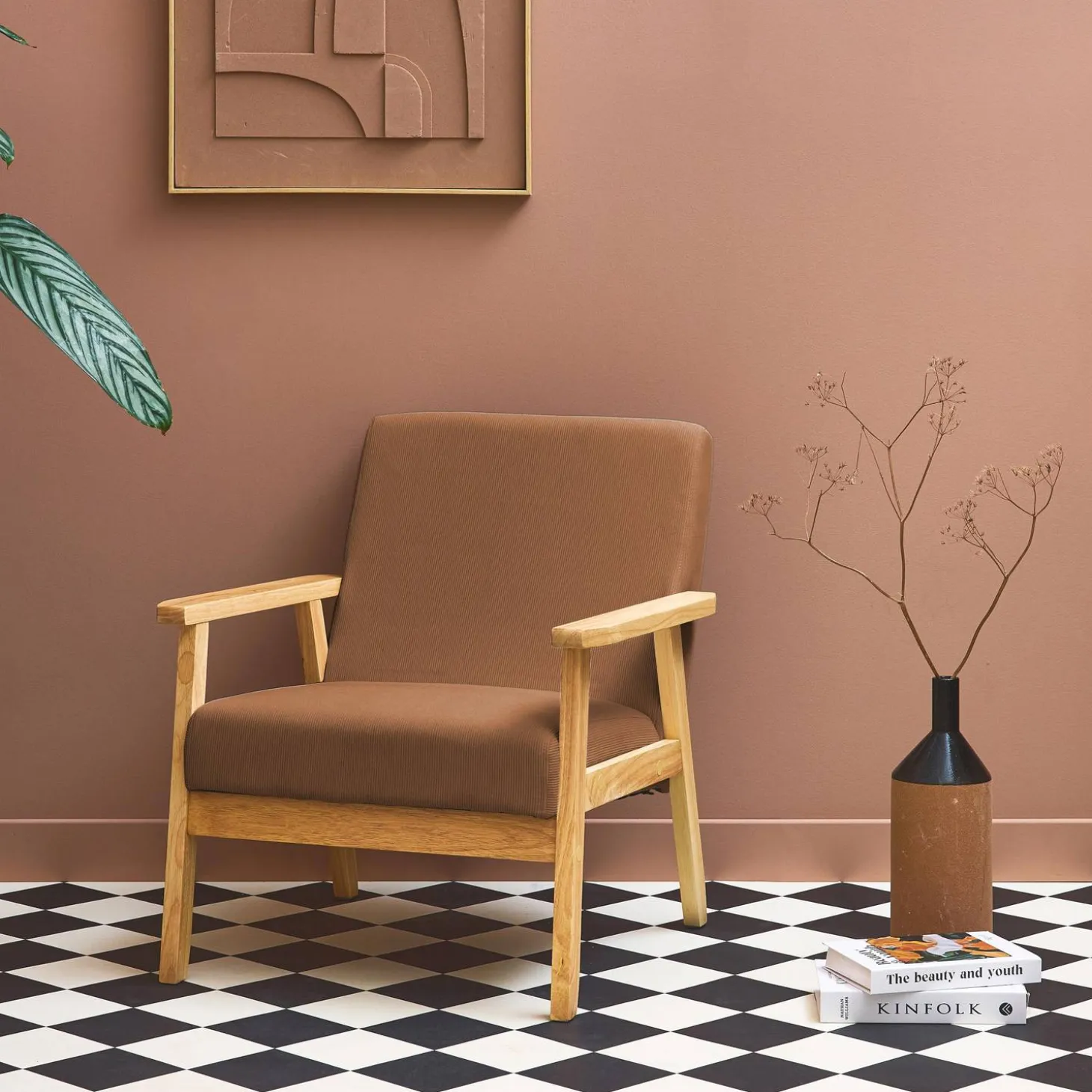 Fauteuil van hout met corduroy zitting