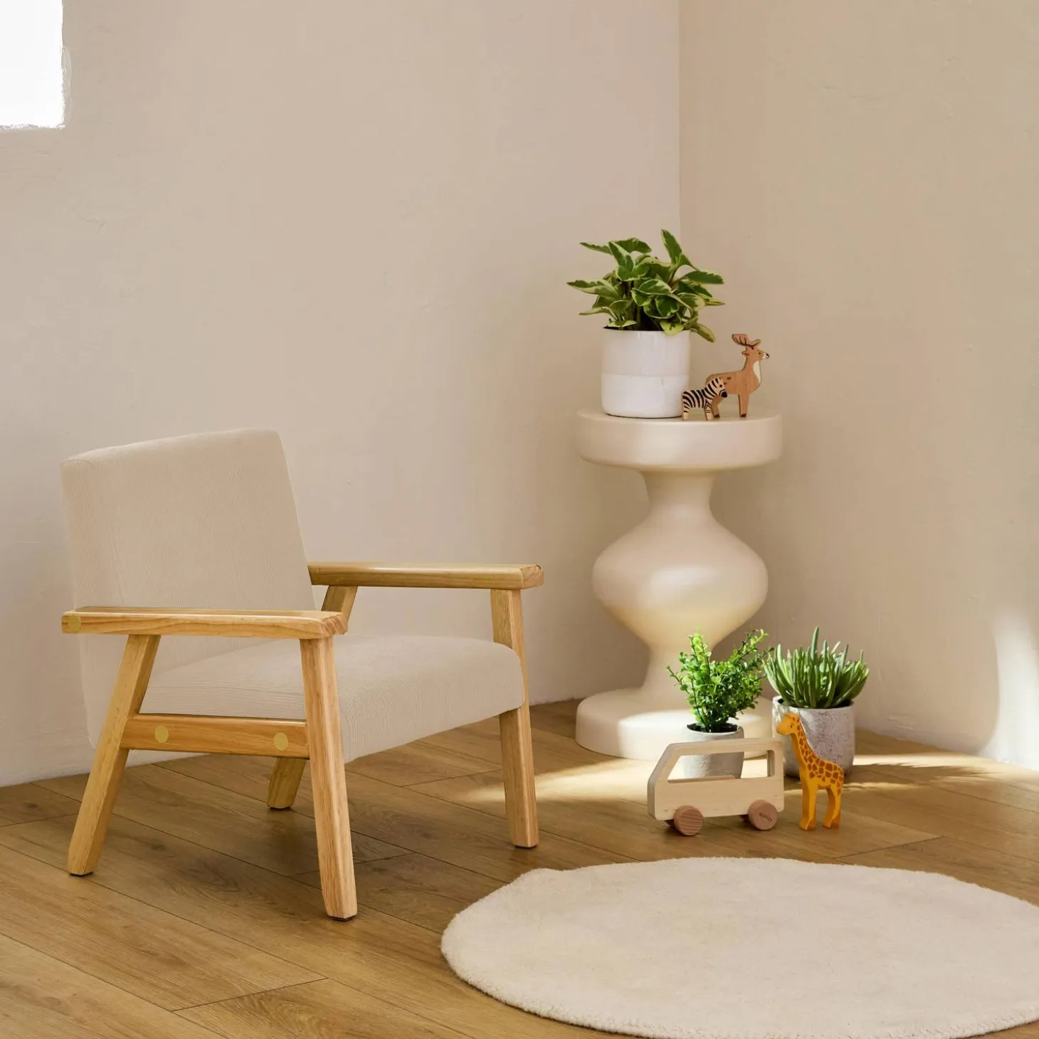 Fauteuil voor kinderen van hout en corduroy