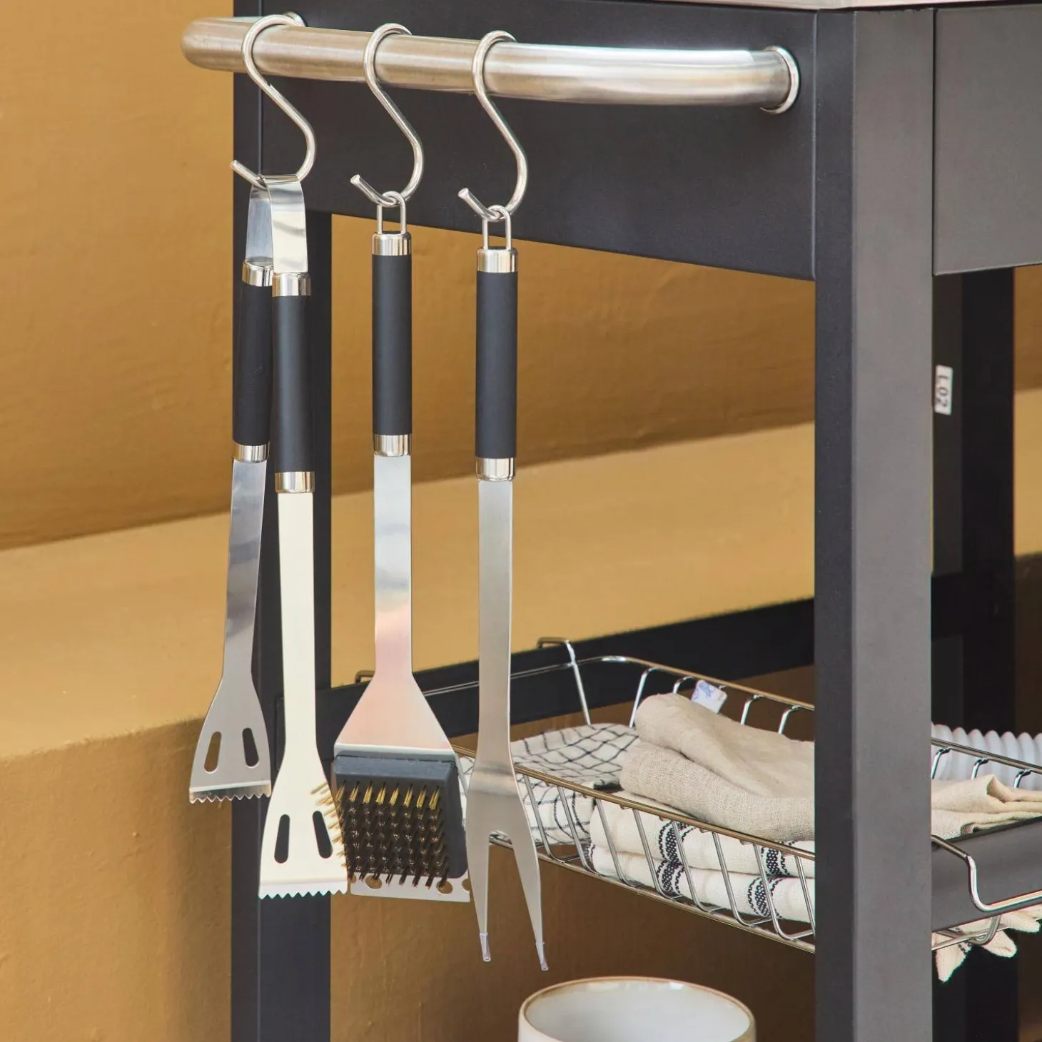 Gasbarbecue met 4 branders + 1 zijbrander met accessoires en gootsteen