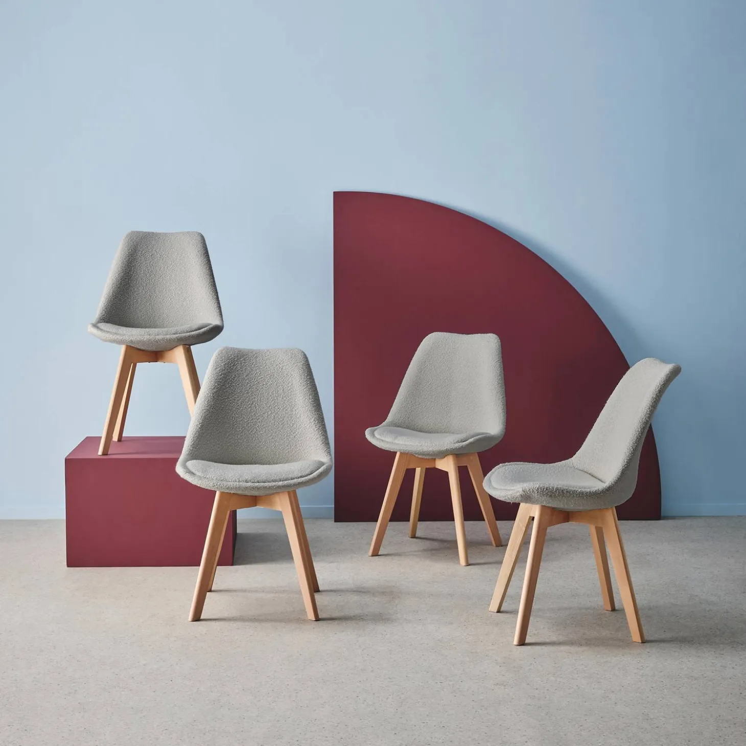 Getextureerde bouclé Scandinavische stoelen met beukenhouten poten (set van 4)
