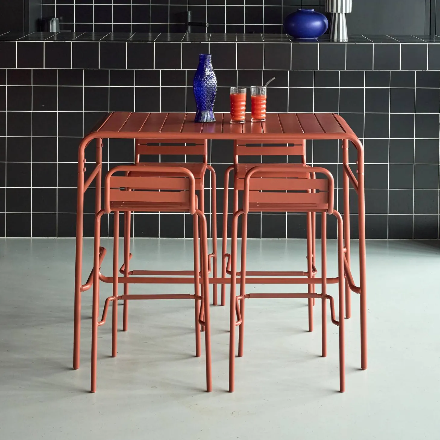 Hoge tuintafel met 4 hoge stoelen metaal