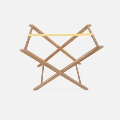 Houten dienblad op standaard