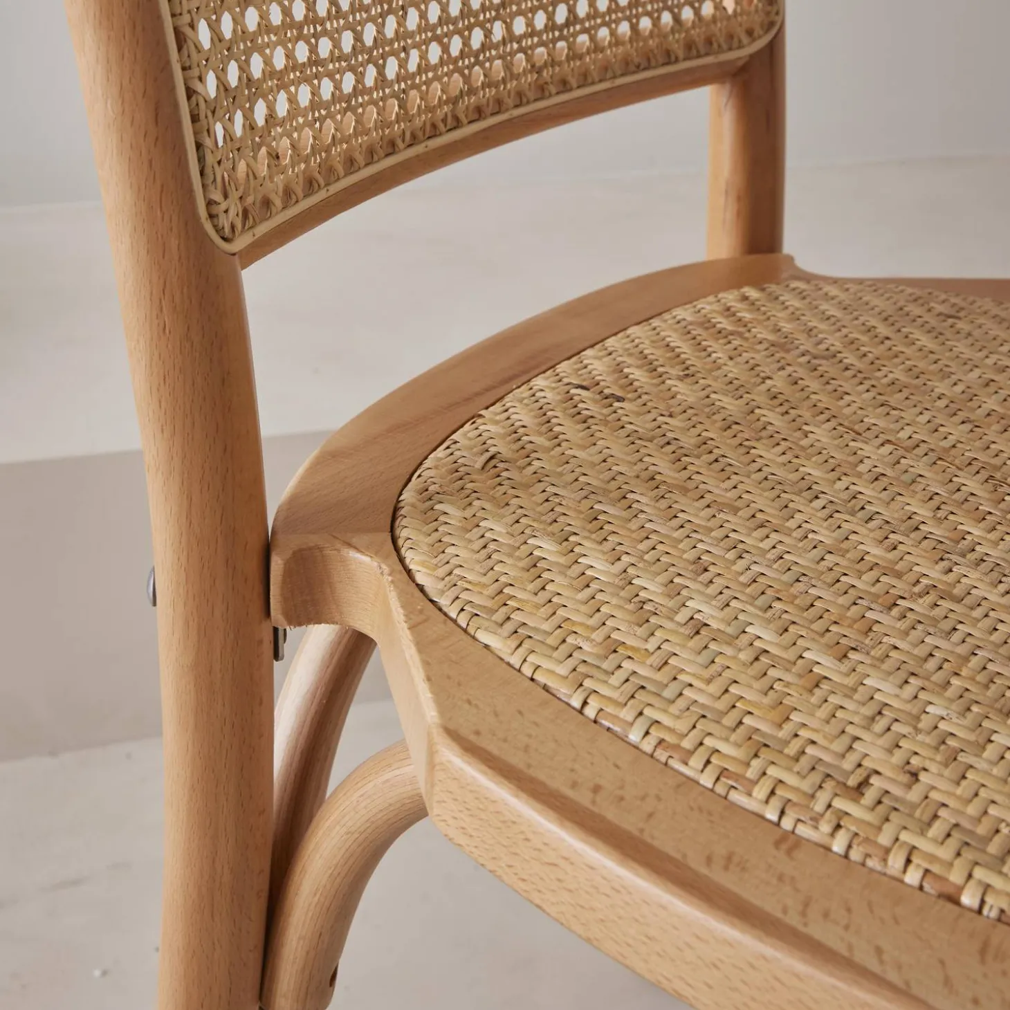 Houten en rotan vintage stoelen (set van 2)