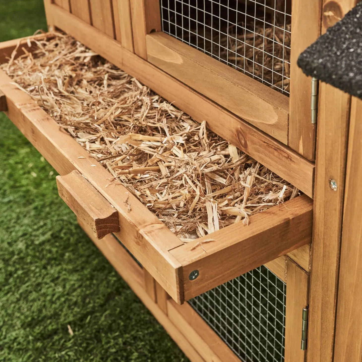 Houten konijnenhok met ren, voor 4 konijnen.
