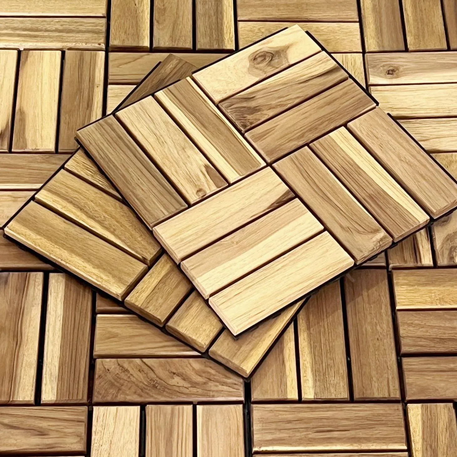 Houten terrastegels, vierkant patroon