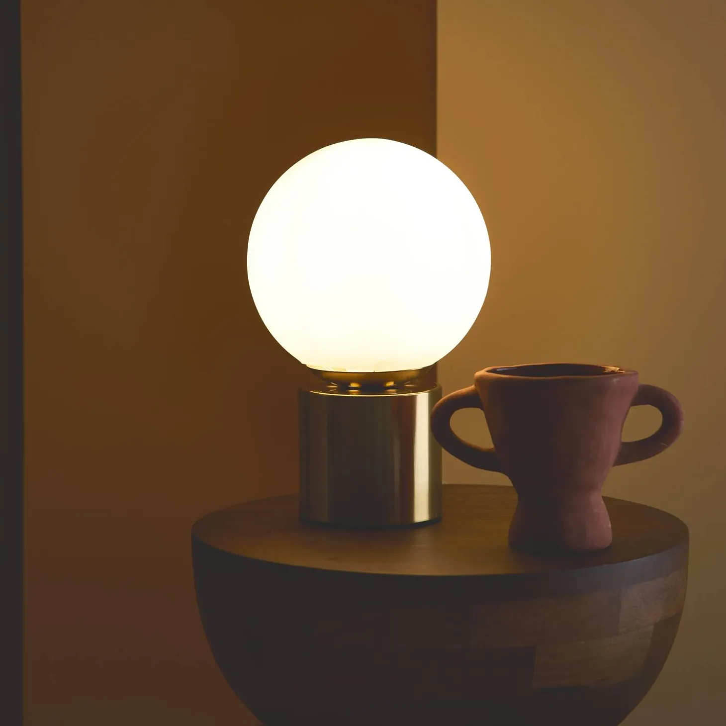 Interieur tafellamp, metaal en glas H 25 cm